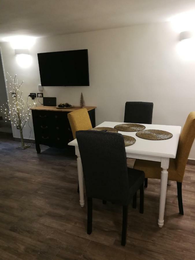Casa Di Gio - Duomo Apartment เนเปิลส์ ภายนอก รูปภาพ