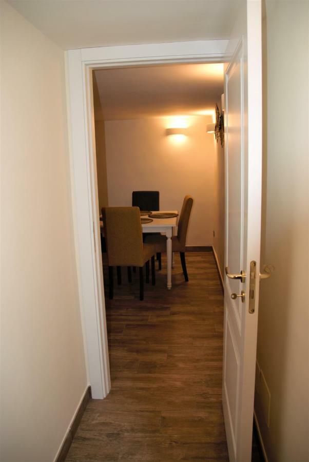 Casa Di Gio - Duomo Apartment เนเปิลส์ ภายนอก รูปภาพ